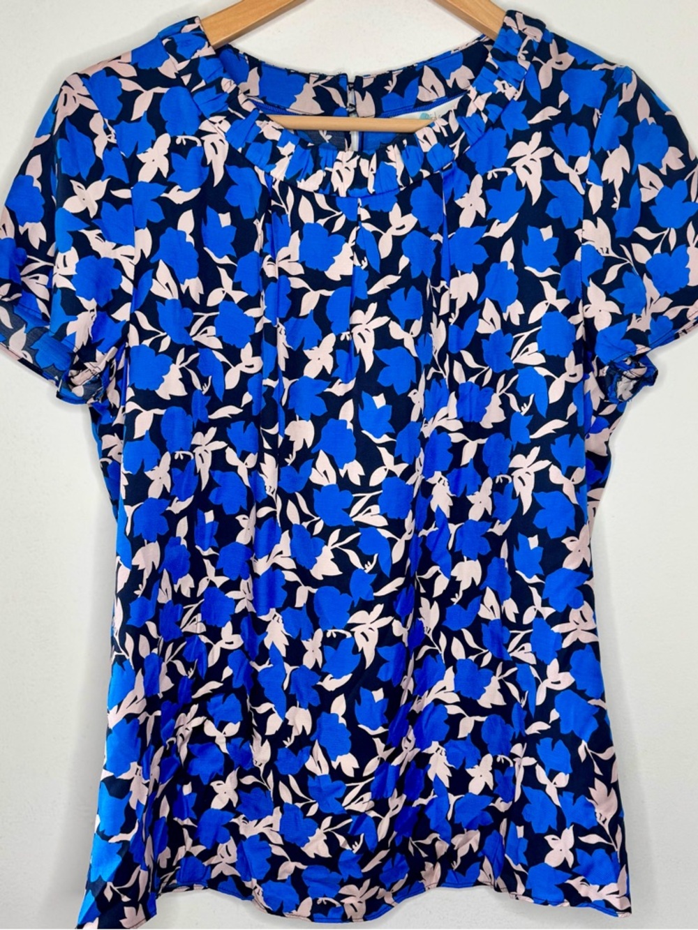 Boden Carey Blue Floral Silk Blend Short Sleeve blouse women’s U.S. 8 Medium EUC